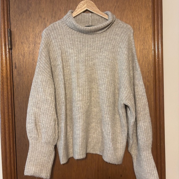 Express Sweater - Picture 2 of 4
